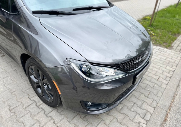 Chrysler Pacifica cena 108000 przebieg: 117000, rok produkcji 2018 z Olsztynek małe 781